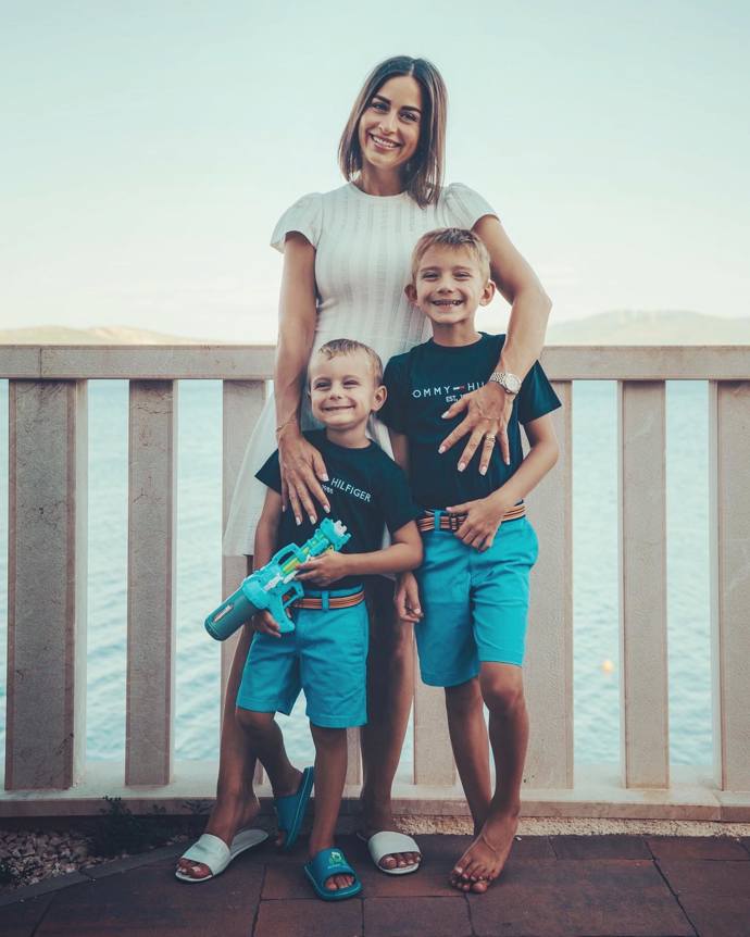 Alex Mynářová je mámou dvou synů. Výchovné metody prý přebírá hlavně po své mamince. 