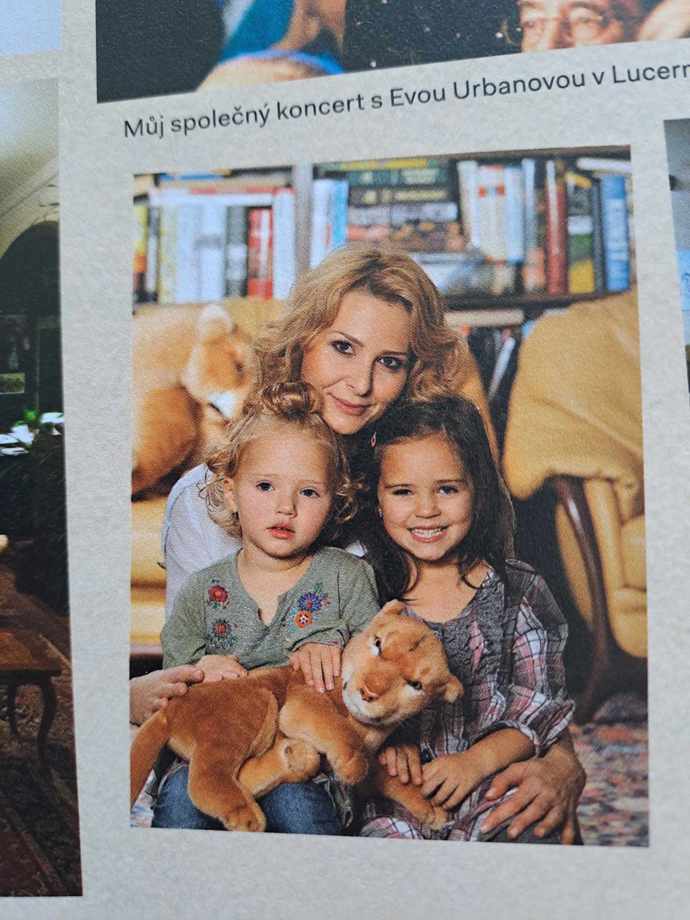 Nelly Sofie a Charlotte Ella jsou krásné a talentované po svých rodičích. 