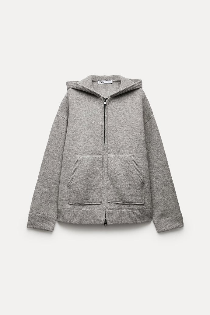 Vlněná mikina s kapucí, Zara, 2 599 Kč.