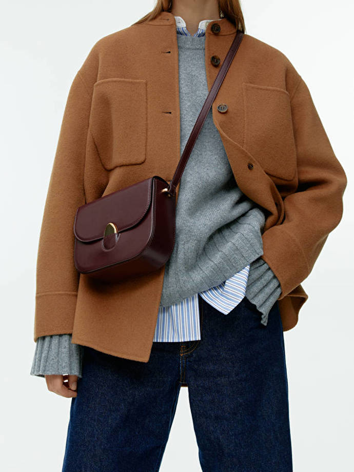 Vrstvení, jednoduchý trik pro stylové podzimní outfity. (Arket)