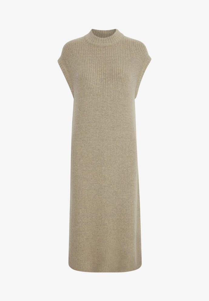 Úpletové šaty bez rukávů, b.young, 1 299 Kč.