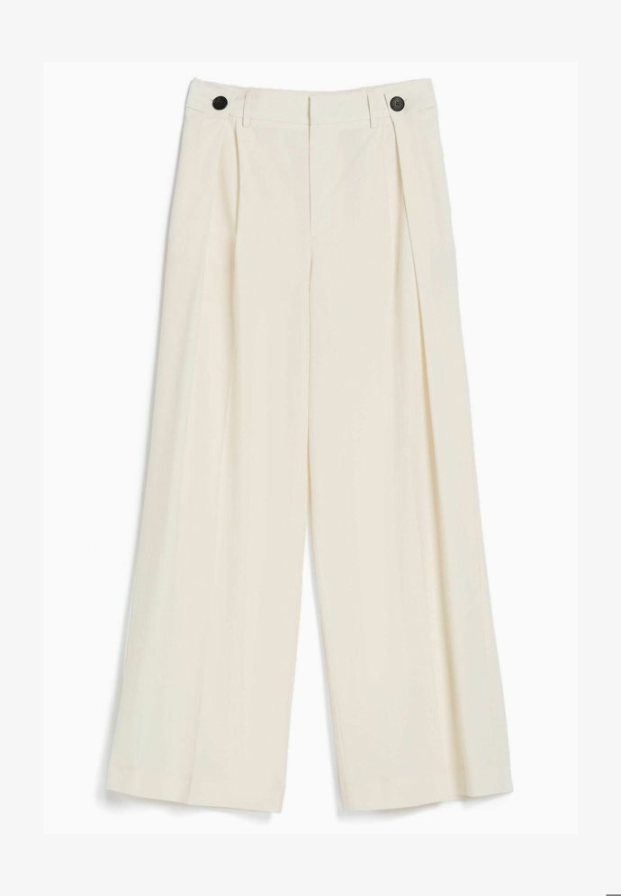 Kalhoty se sklady, Bershka, 1 199 Kč.