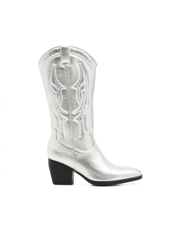 Stříbrné prošívané kovbojské boty, Cropp, 1 299 Kč.