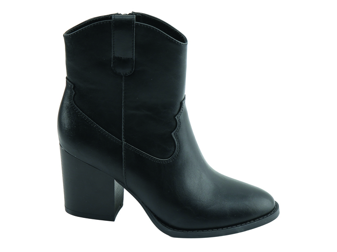 Klasické kotníčkovky, Deichmann, 1 199 Kč.