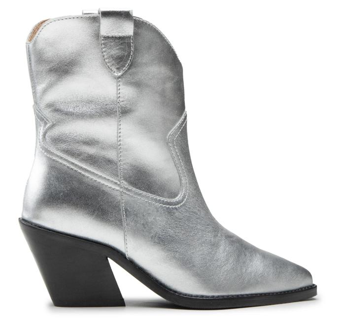 Stříbrné kotníčkové koně, Eva Minge, 1 899 Kč.