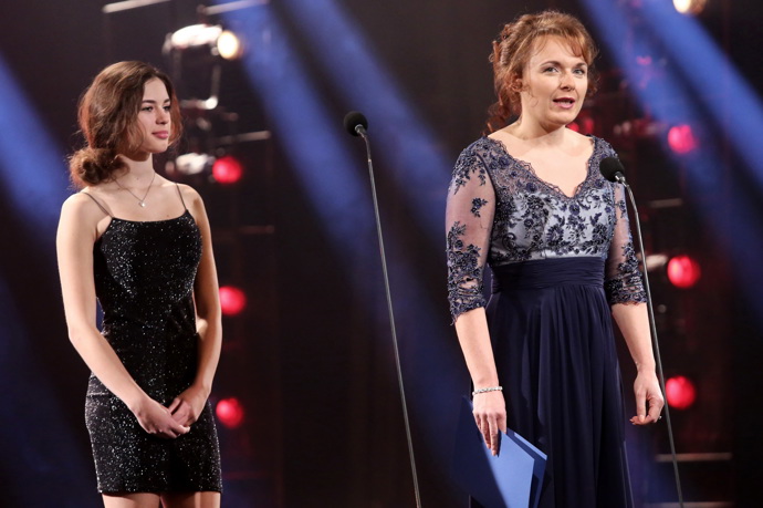 Anna Dvořáková v roce 2017 dokonce maminku Barboru Munzarovou doprovodila na předávání Cen Thálie. 