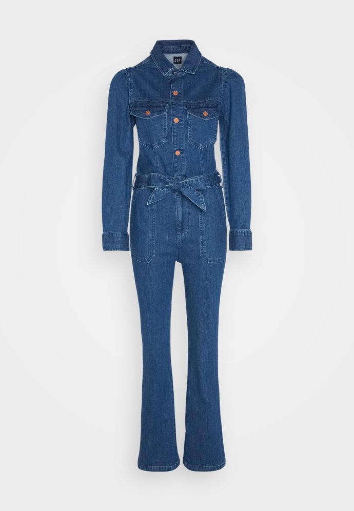 Nepostradatelný. Džínový overal s projmutou siluetou. (GAP, 2 590 Kč)
