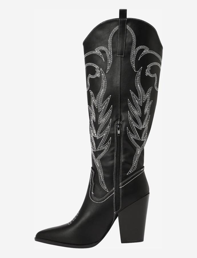 Vysoké kovbojské boty s podpatkem a výšivkou, Glamorous, 1 749 Kč.