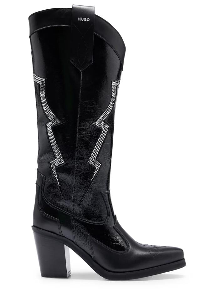 Vyšívané koně, Hugo Boss, 10 000 Kč.