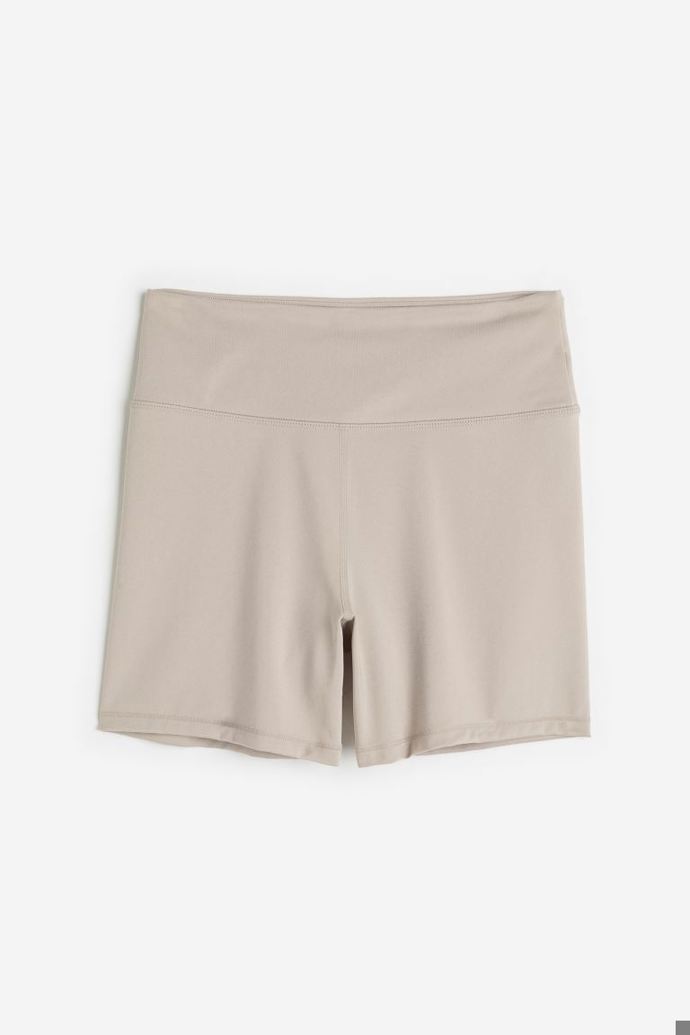 Cyklo šortky s krátkou nohavičkou nabízí také značka H&M. (249 Kč)