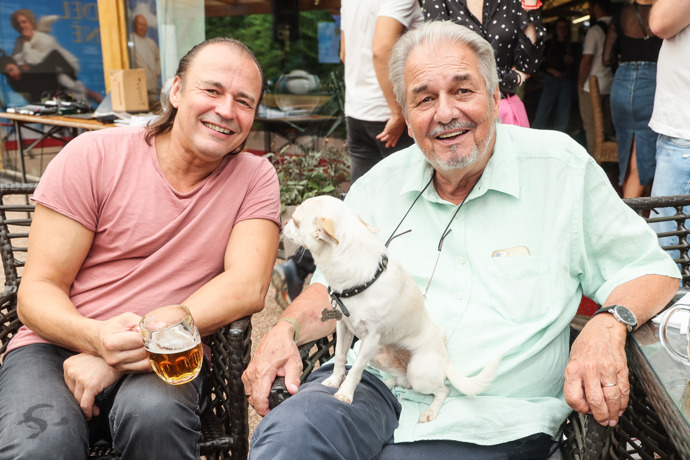 Umělecký ředitel divadla Pavel Polák s překladatelem Adamem Novákem.