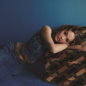 Nejen tváří, Rita Ora je také autorkou modelů v kolekci značky Primark.