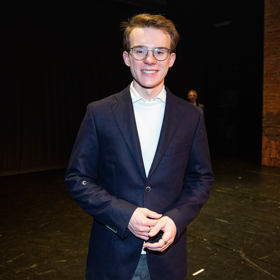 Herec Filip Antonio.