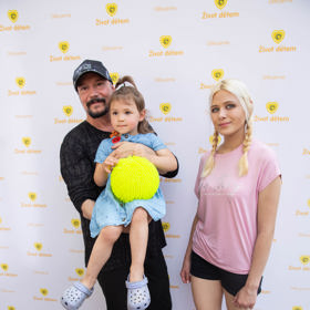 Tříletá Natálka, dcera Bohuše Matuše, roste jako z vody.