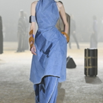 Odpírat si nemusíte ani světlejší odstíny denimu. (Jakub Polanka)