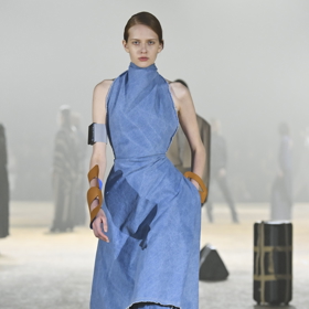 Odpírat si nemusíte ani světlejší odstíny denimu. (Jakub Polanka)