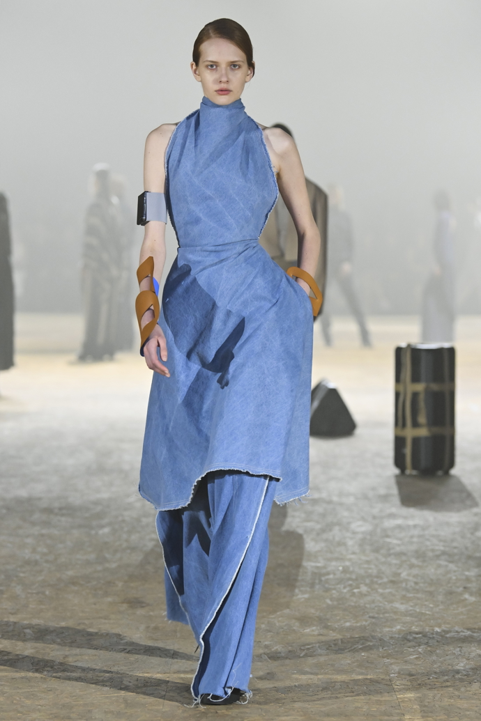 Odpírat si nemusíte ani světlejší odstíny denimu. (Jakub Polanka)