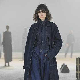 Vrstvení denimu umí vypadat velmi elegantně. (Jakub Polanka)