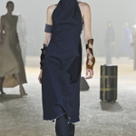 Tmavý denim, vrstvení, působivé detaily. Jakub Polanka na MBPFW.