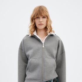 Téměř dokonale napodobila kampaň Miu Miu i jednotlivé kousky z ní aktuální kolekce obchodního řetězce Mango.