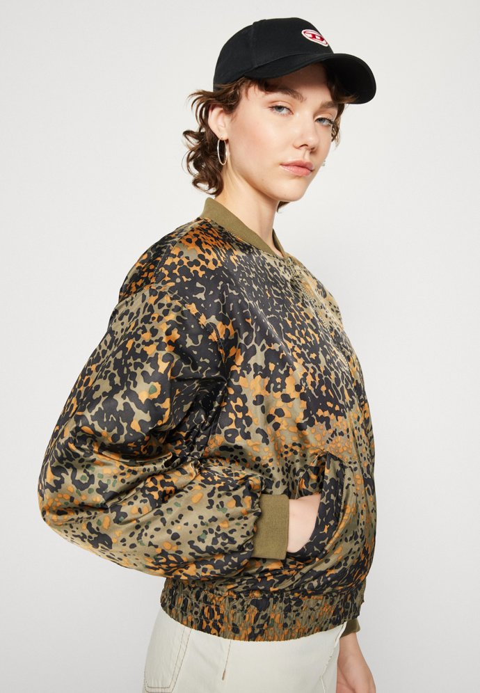 Vzorovaný bomber, Noisy May, 1 699 Kč.