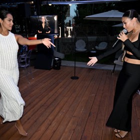 Kromě zpěvu předvedla i smyslný taneček. 