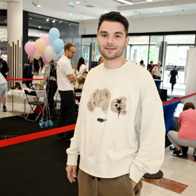 Kluk, kterému se v dětství smáli kvůli národnosti, byl nesmírně pyšný na svůj milion na TikToku.