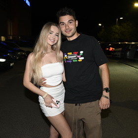 Svou drahou polovičku vytáhl i Adam Kajumi