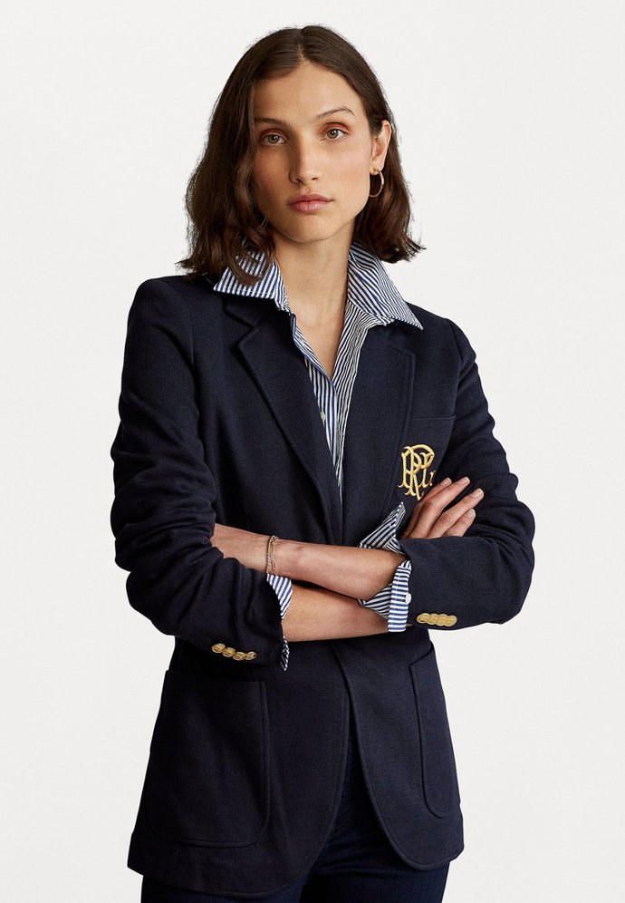 Nestárnoucí střih klasického saka v podání značky Polo Ralph Lauren (6990 Kč).
