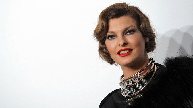 Modelce Lindě Evangelistě se vrátila rakovina prsu vzdor oboustranné mastektomii: Jsem pořád jednou nohou v hrobě, tvrdí