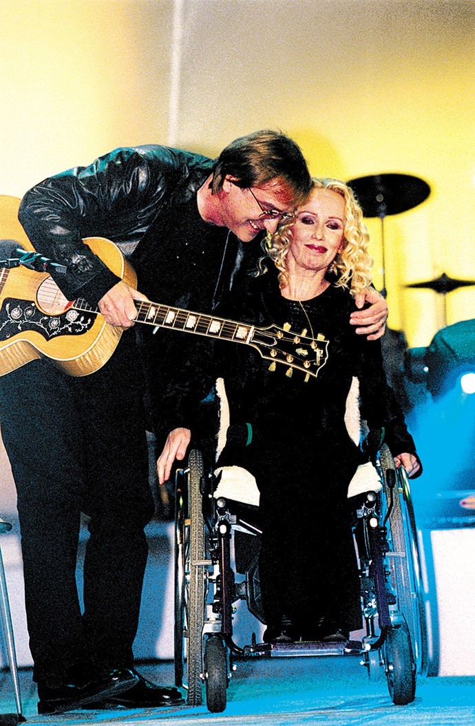 Marika Gombitová říká, že se jí stýská po kolezích, kteří nedávno zesnuli. Je to například Miro Žbirka, se kterým nazpívala duet V slepých uličkách.