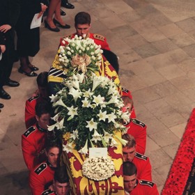 Pohřeb princezny Diany sledovalo před 2,5 miliardy lidí po celém světě. 