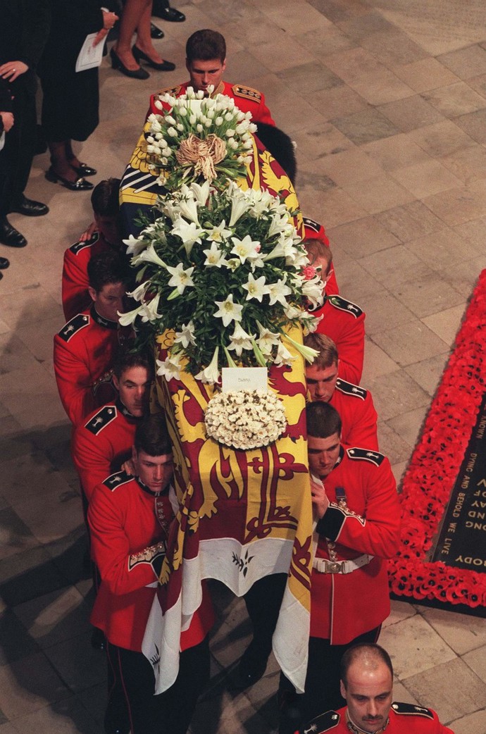 Pohřeb princezny Diany sledovalo před 2,5 miliardy lidí po celém světě. 