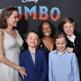 Vivienne s maminkou, sestrami Zaharou a Shiloh a dvojčetem Knoxem.