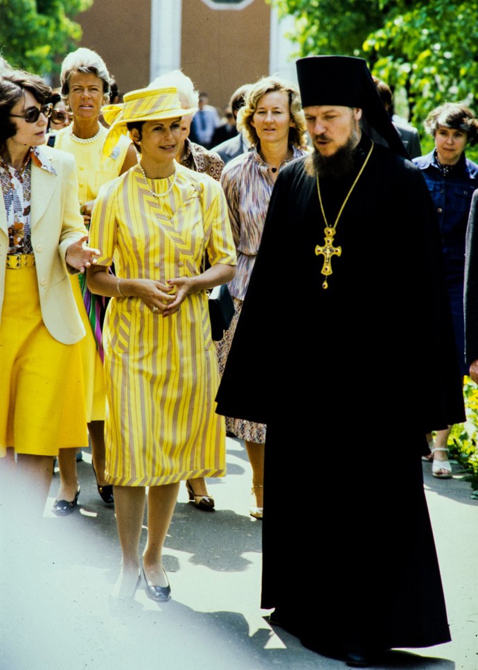 Stejný model oblékla královna Silvia o 39 let dříve při návštěvě Moskvy. Dočká se těchto kousků jednou i Estelle?