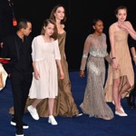 Vivienne je nejmladší ze šesti sourozenců Jolie-Pittových. Byť tedy její dvojče, bráška Knox, přišel na svět jen o jedinou minutu dřív.