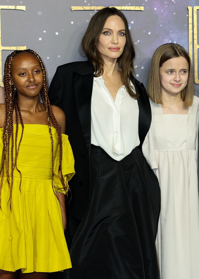 Patnáctiletá Vivienne nyní pracuje jako asistentka vedoucí produkce muzikálu The Outsiders, kterou je Angelina Jolie.