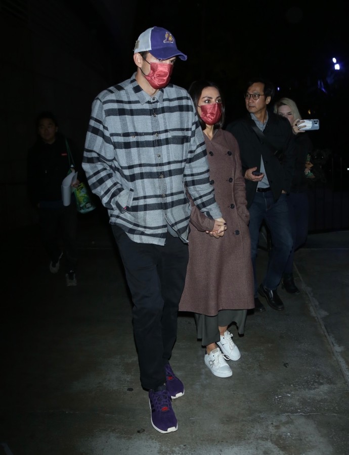 ... nebo Mila Kunis. A  nosí je také její manžel Ashton Kutcher (oba na snímku).