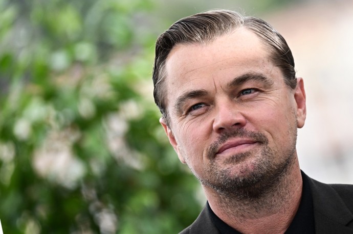 Americký herec Leonardo DiCaprio je známým ekologickým aktivistou. Aktuálně se rozhodl finančně podpořit výrobu veganských bot, které vznikají mimo jiné z plastů vylovených z moře.