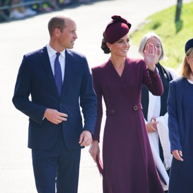 Kate Middleton a její manžel, princ William, minulý týden uctili památku zesnulé královny Alžběty II. Princezna z Walesu pro tuto příležitost zvolila dokonalý podzimní outfit.