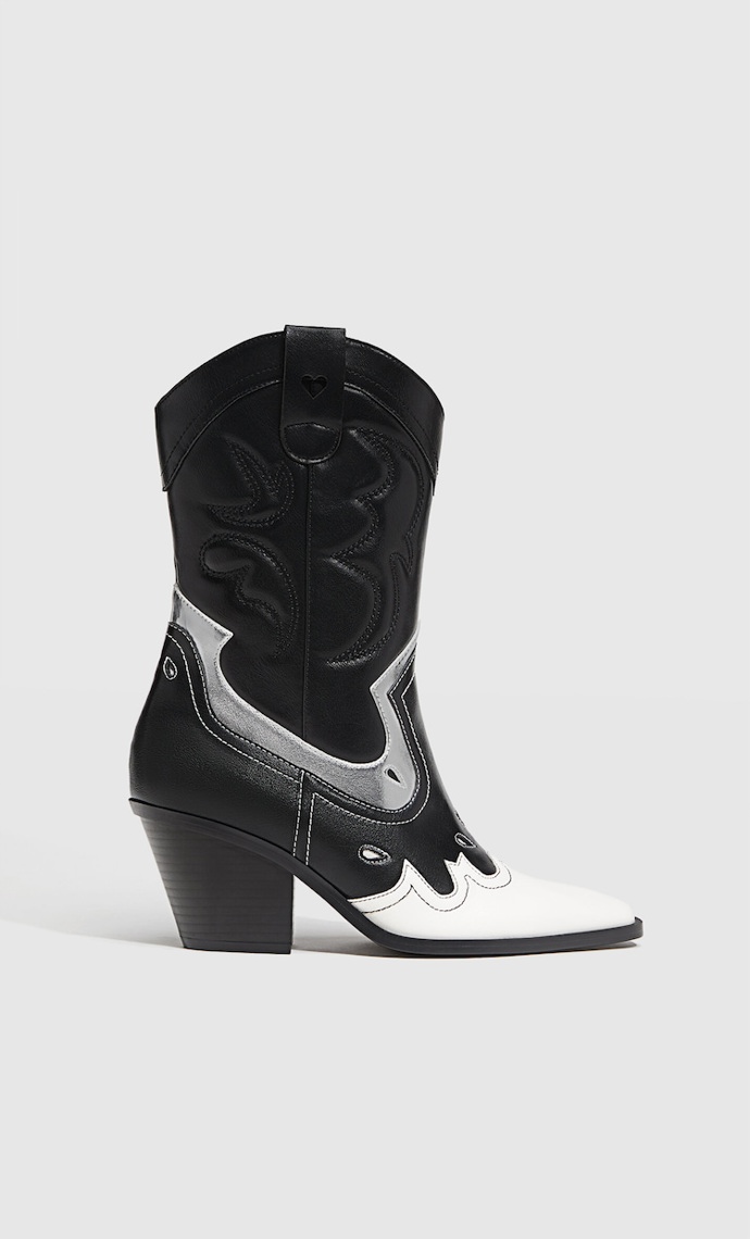 Kombinované kovbojské kotníčkovky, Stradivarius, 1 399 Kč.