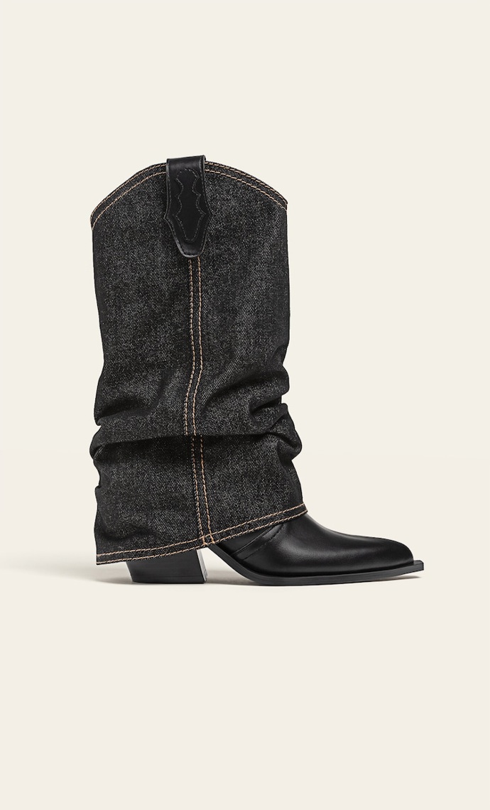 Klasické černé koně s odnímatelným džínovým dílem, Stradivarius, 1 799 Kč.