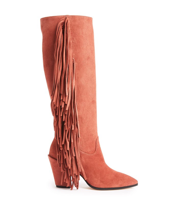 Vysoké kovbojské boty s třásněmi, Stuart Weitzman, 11 890 Kč.