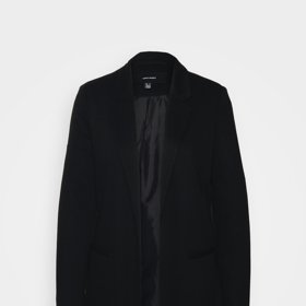 Jde to i s klasickými saky. Prodloužená varianta nabízí cestu, jak jej nosit "zavinuté" jako šaty. (Vero moda, 1 099 Kč.