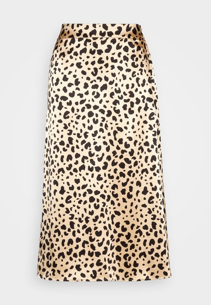 Také lehoučká saténová sukně může mít lichotivou délku midi. (Vila, 999 Kč)