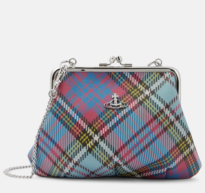 Kabelka v pastelově barevném provedení skotské kostky, Vivienne Westwood, 6 499 Kč.