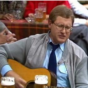 Zbyšek Pantůček ve filmu Ten, kdo tančí a zpívá z roku 1987.