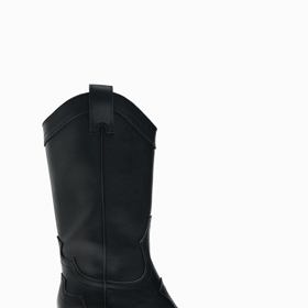 Koně s kovovou špičkou, Zara, 1 799 Kč.