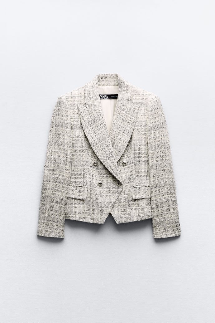 Neotřelé zkrácené sako z buklé, Zara, 1 399 Kč.