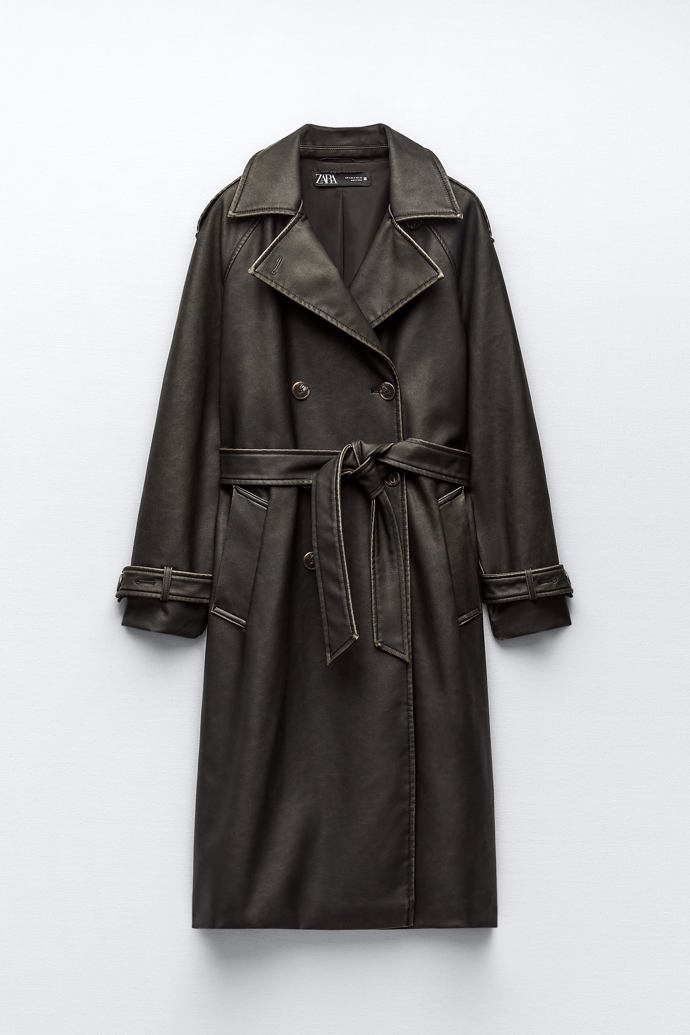 Z imitace kůže, Zara, 2 299 Kč.